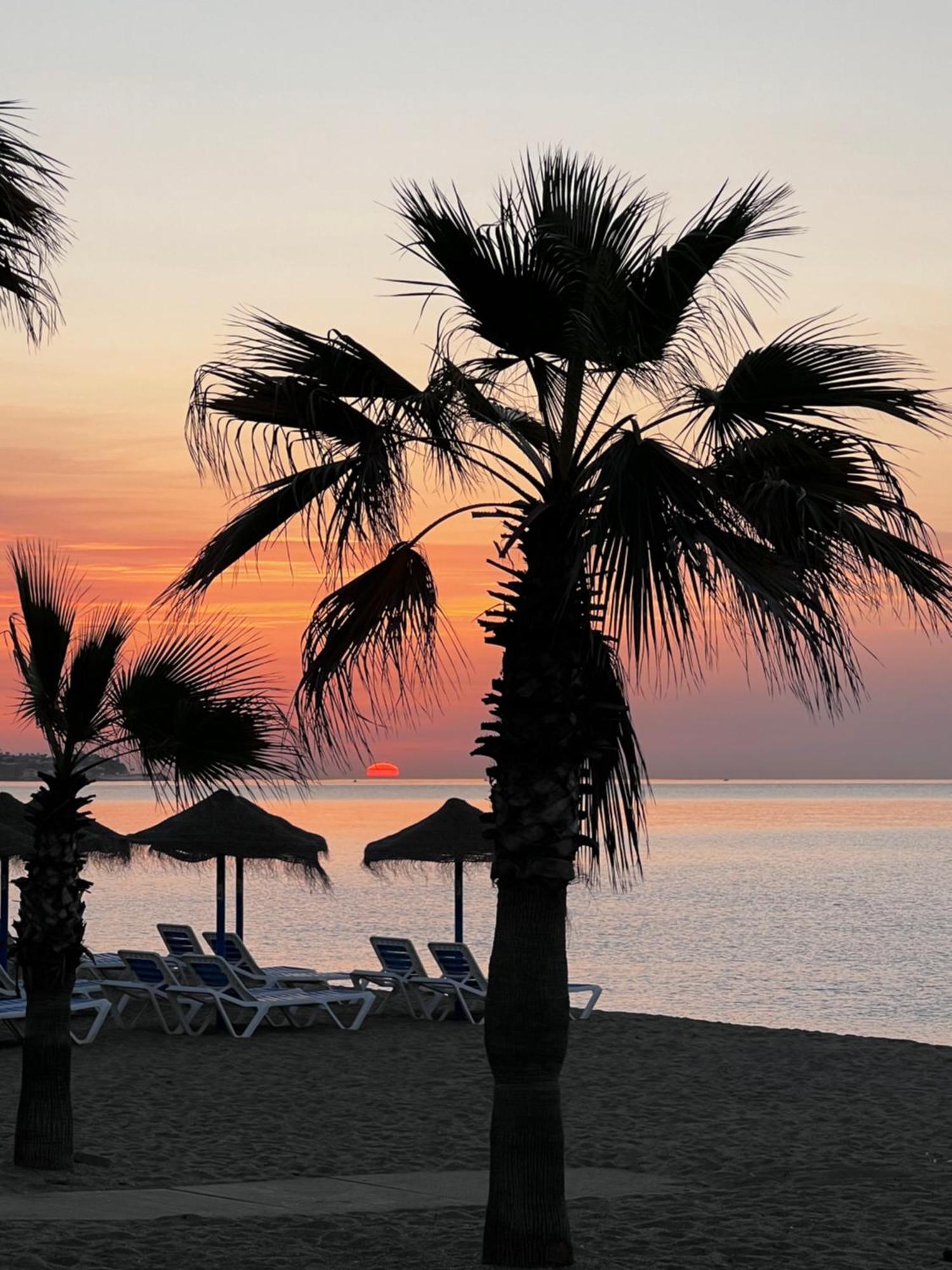 Las Acacias - El Bombo Beach Ла-Кала-де-Михас Экстерьер фото